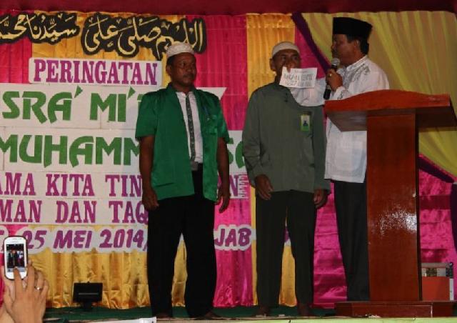 Imran, SH dan Ribuan Warga Singingi Dengarkan Ceramah Kiyai H. Anwar Zahid dari Jatim