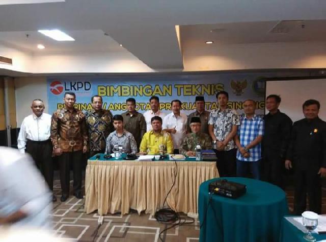 Terkait Pembuatan Ranperda Inisiatif, BPP DPRD Kuansing Ikut Bimtek di Pekanbaru