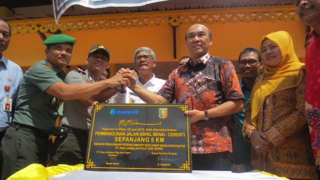 Jalan Benai-Kukok yang Dibangun PT.RAPP Diserahterimakan ke Pemkab Kuansing