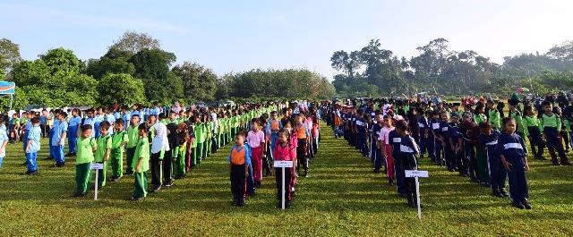Dalam Rangka BKGN, Ribuan Pelajar SD di Pangean Sikat Gigi Massal