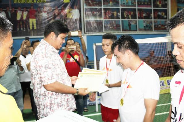 Tutup Andi Putra Cup III, Ketua DPRD : Atlet Bulu Tangkis Butuh Pembinaan 