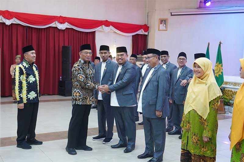 Muhajir Effendy Kukuhkan  Pengurus PW Muhammadiyah Riau Periode 2022-2027