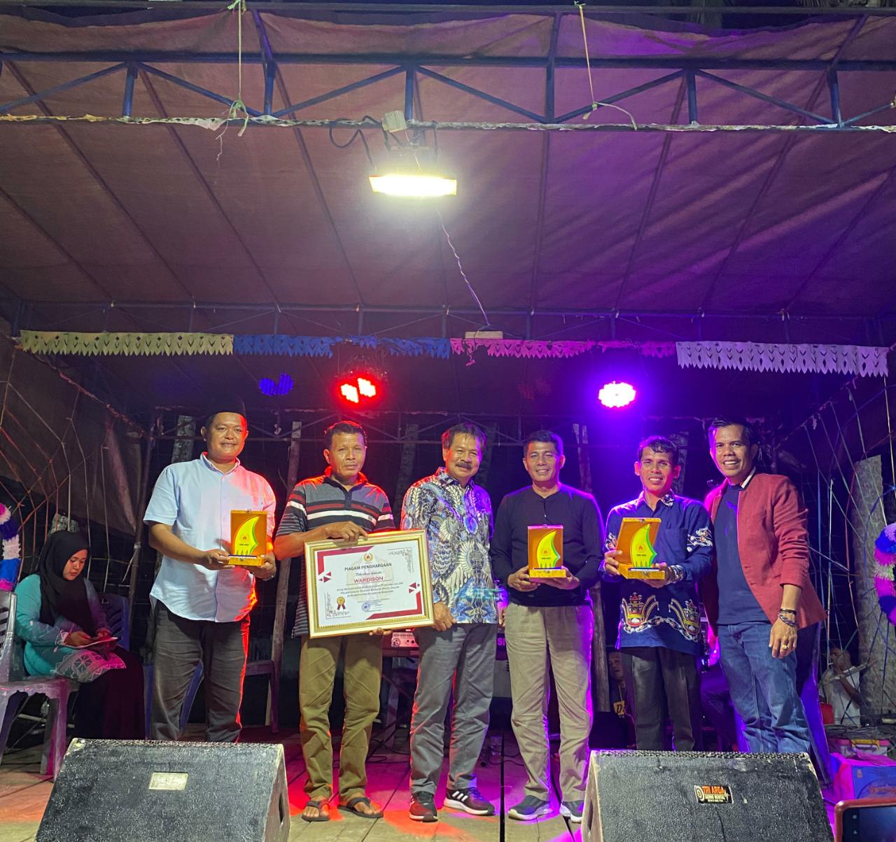 Syukuran Singa Kuantan dan Cakaran Garuda Muda, KONI Riau Beri Penghargaan ke Tukang Jalur Wardison