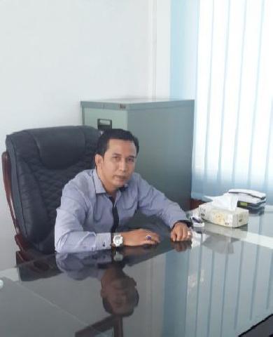 Jelang Ramadhan, Anggota DPRD Weri Naldi Goro Bersama Warga IKMR Bersihkan TPU