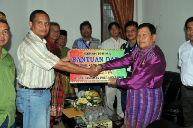 RAPP Bantu Pemkab Kuansing Rp 75 Juta Untuk Pacu Jalur 2013