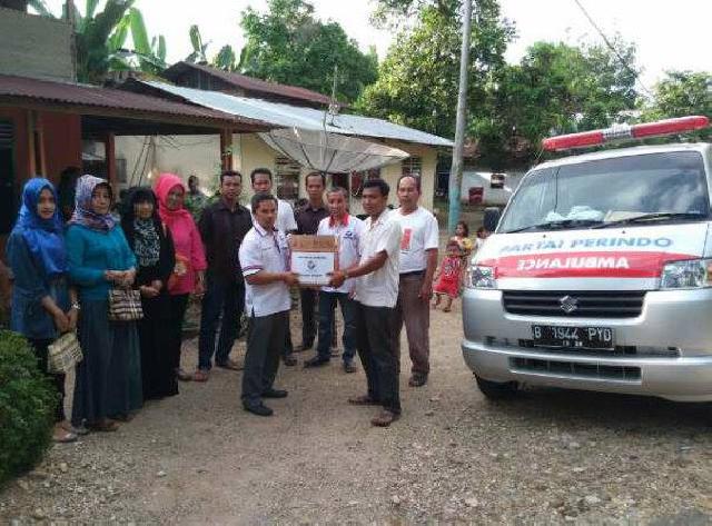 Ringan Beban Warga Terkena Banjir, DPD Partai Perindo Kuansing Salurkan Bantuan Sembako