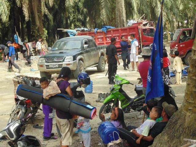 Satpam PT DPN Kembali Usir Mantan Karyawan Dari Kemah, Pendemo ancam Nginap di Kantor Bupati