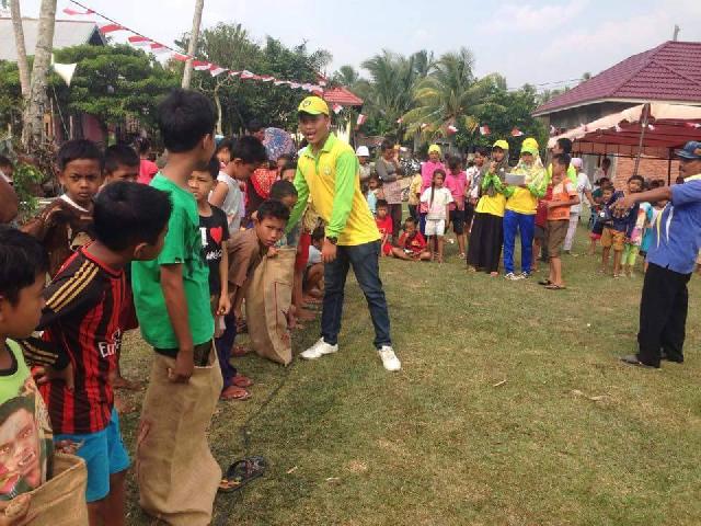 Meriahkan HUT RI, Mahasiswa Kukerta UNRI di Desa Koto Rajo Taja Permainan Rakyat 