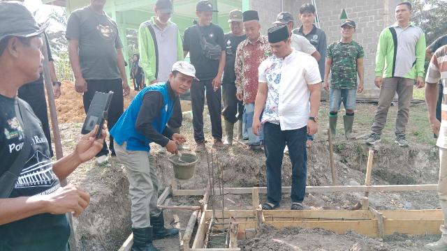 Ketua DPRD Kuansing Didaulat Untuk Peletakan Batu Pertama Pembangunan Ponpes Kamilul Hikam 
