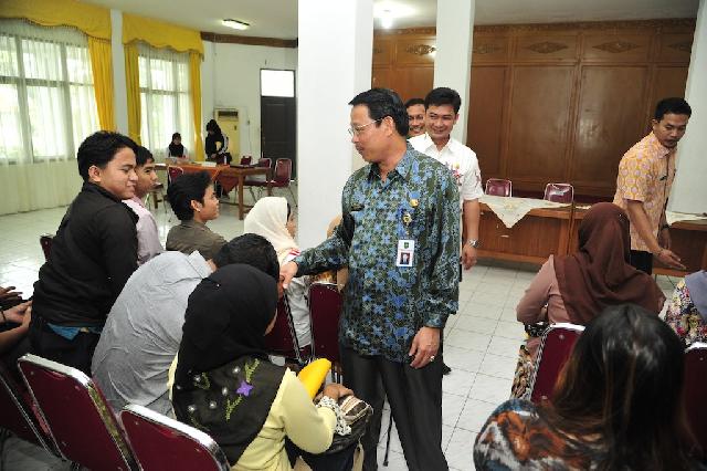 Bantuan Beasiswa Pemprov Riau Diduga 