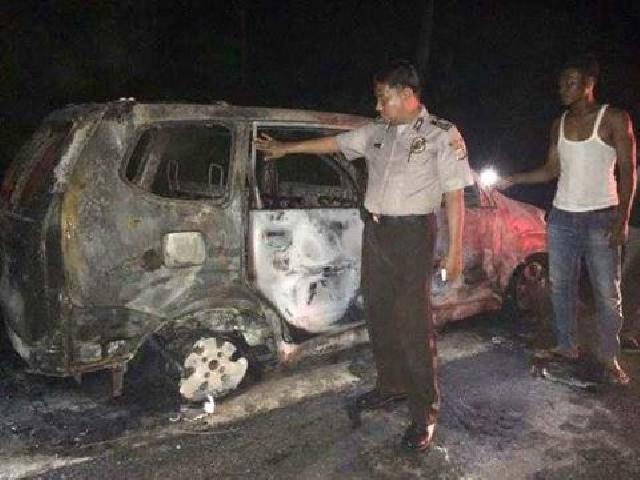 Korsleting, Mobil Xenia Hangus Terbakar di Logas, Enam Penumpang Selamat