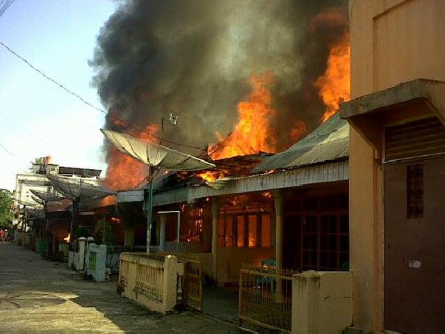 9 Rumah Warga di Kampung Baru Pasar Teluk Kuantan Ludes Terbakar