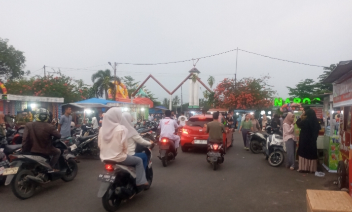 Tak Ada Perubahan dan Kemajuan di Lokasi, Warga Tetap Padati Taman Jalur Tepian Narosa Saat Lebaran